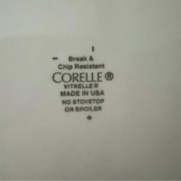 Corelle - Set of 4 Vitrelle Garden Getaway Black and White Floral Dinner Plates - Picture 4 of 4